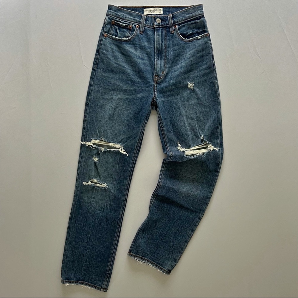 Abercrombie & Fitch Medium Wash High Rise H Ankle Straight size 26 / 2